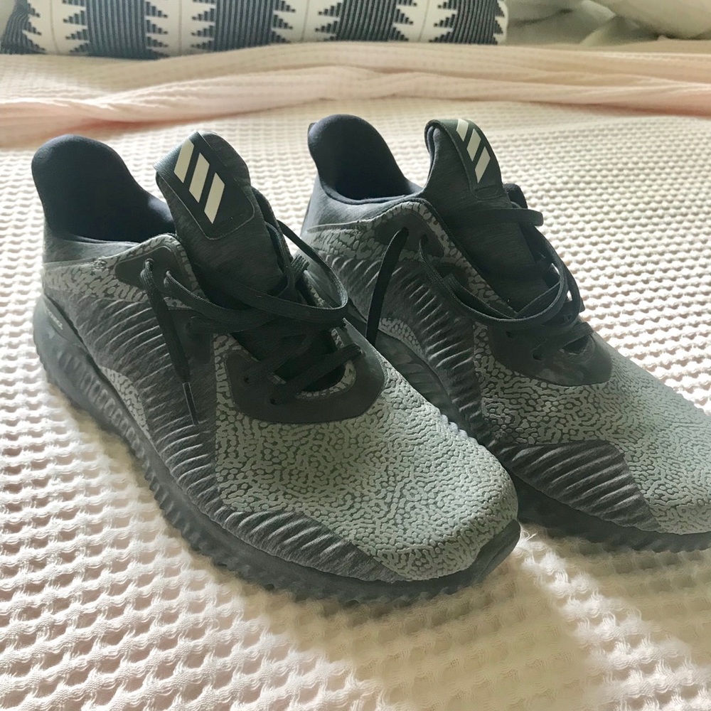 Men’s Adidas AlphaBounce size 11.5 black/gray